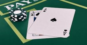 Trò chơi Blackjack là một trò chơi bài đơn giản nhưng hấp dẫn, thu hút sự quan tâm của rất nhiều người chơi